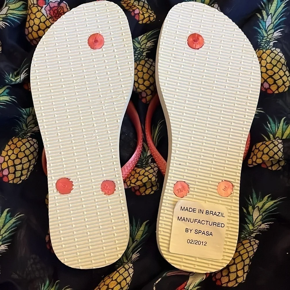 Brand New Havaianas Disney Tinkerbell Peter Pan Ladybug Floral Flip Flops Sandal